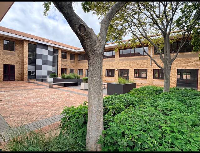 801M² OFFICE TO LET IN VORNA VALLEY